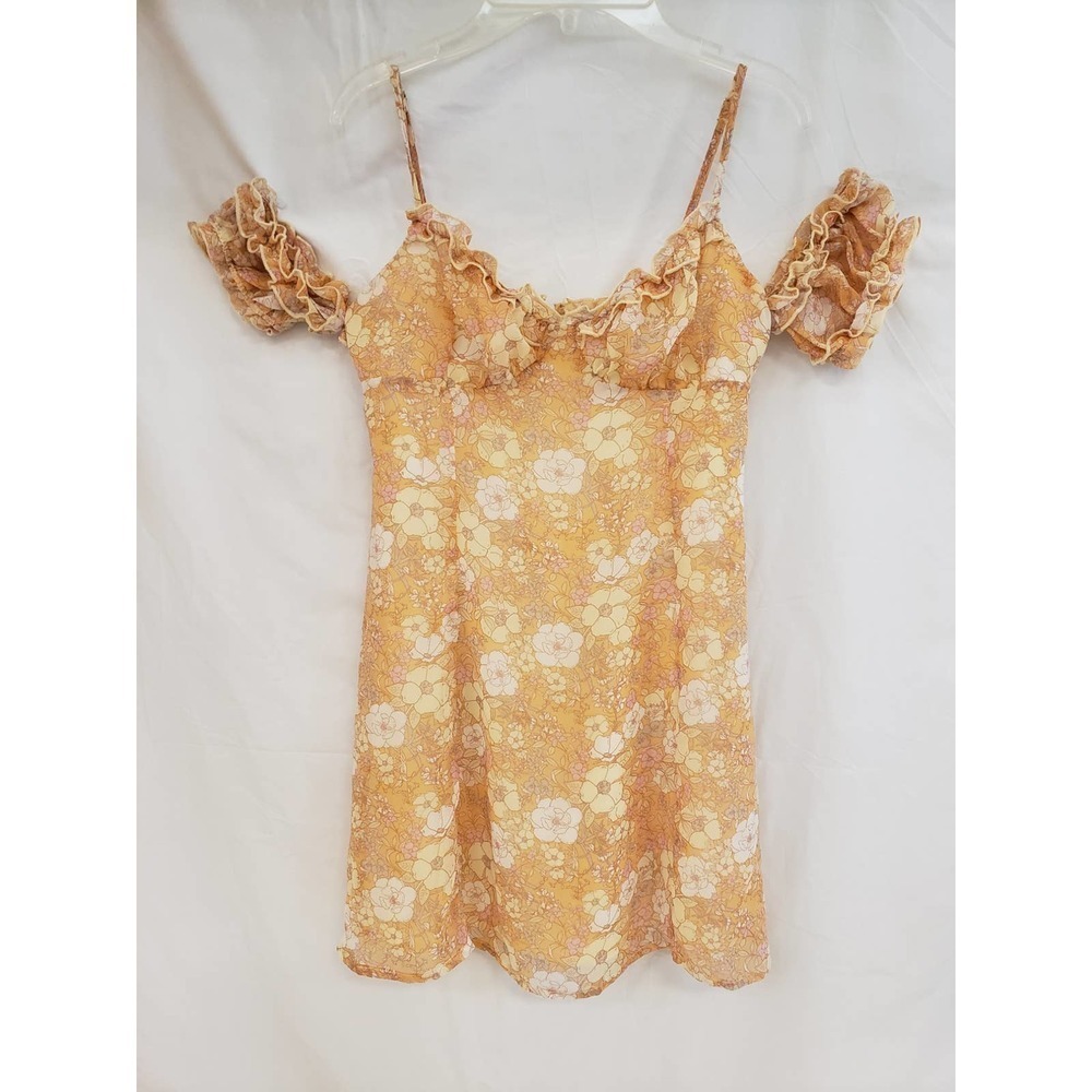 Le Lis size small off-the-shoulder dress. 22" from top of zipper to hem.